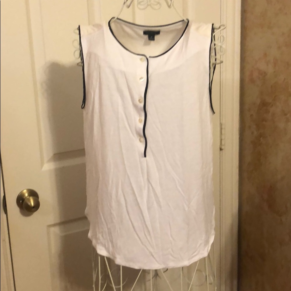 Women’s sleeveless Ann Taylor shirt